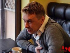  Он сказал:  Есть разговор . И пошел на меня с ножом . Продюсер Ягольник рассказал о ночном нападении