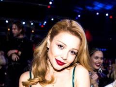 Unrecognizable Tina Karol with short black hair starred in the movie