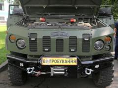 Полторак осмотрел новый бронеавтомобиль, который, может быть, поступит в ВСУ
