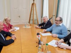 Kernes met with the ambassador of Holland