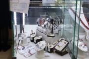 In the Forest bailiff arrested jewelers for 4 million rubles and the building where it was sold