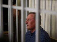 Суд продлил арест Ефремову