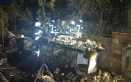 У Києві вщент згорів будинок з двома людьми всередині
