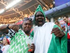 In Moscow, residents of the house dropped from the second floor of a fan from Nigeria
