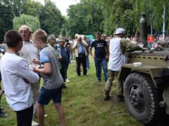 At the  Castle Festival  the artillerymen fed guests porridge