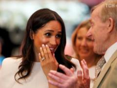 Again the embarrassment: Megan Markle almost fell at an important event