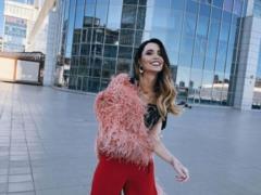 Wet Dorofeeva in her bodysuit demonstrated her elastic buttocks