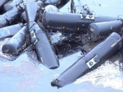 В США сошли с рельсов 32 вагона с нефтью