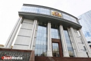 «Удалось постоять минут 40». Свердловских эсеров, устроивших пикет против пенсионной реформы, разогнала полиция
