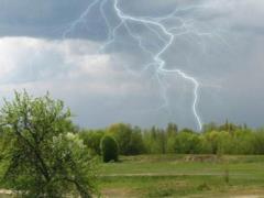 ГСЧС попередила про дощі та грози в Україні
