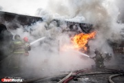 В Нижнем Тагиле в полыхающем мебельном цехе едва не взорвались четыре газовых баллона