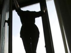 Кыргызстанец выкинул из окна московскую проститутку за  некачественный  секс