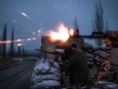 Когда зашевелились  сепары . В Сети выложили видео мощного ночного обстрела ВСУ на Донбассе