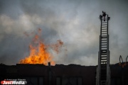 В Красноуфимске ночью сгорели два дома и две легковушки