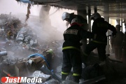 Ночью в жилом доме Первоуральска горел магазин
