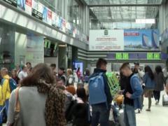 Сотні українських туристів залишаються заблокованими в аеропортах кількох країн