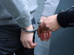 Прокуратура утвердила обвинение мужчине, забивший до смерти военного из-за отказа выпить