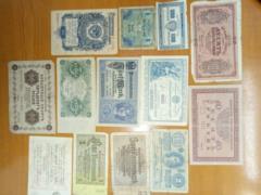 Харьковские таможенники помешали украинцу ввезти оружие и старинные банкноты