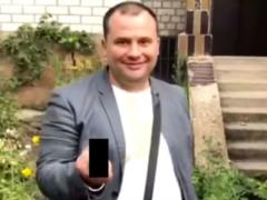 Гонял по дворам и предлагал полиции напиться вместе: В Киеве задержали работника Верховного суда