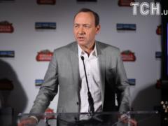 Another three men accused the notorious Kevin Spacey of sexual harassment