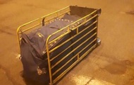 У Києві вантажівка Укрпошти на ходу розгубив посилки