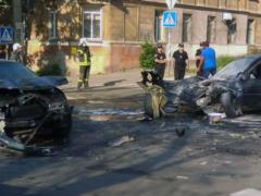 In Mariupol, a minibus crashed into cars crashed in an accident, seven people were injured