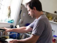 Scientists have told how to  not kill  the back and spine, doing everyday things