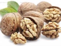 Walnuts halve the risk of a serious illness, - study