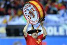 From Manolo to the Orange General:  style icons  of the fan movement