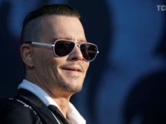  Fraud  instead of  scum : Johnny Depp interrupted a tattoo in honor of Amber Heard