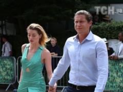 Delicate looks and embraces: the former Depp Amber Heard does not hide feelings for the new boyfriend
