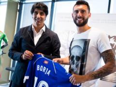 Alaves introduced Borja Baston