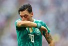 Henness: Ozil has been playing for a few years as de ** mo