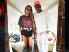 Beyonce warmed up rumors of pregnancy, covering the rounded tummy