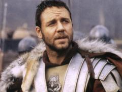 Hollywood star Russell Crowe pretty povsetl and let go of his beard
