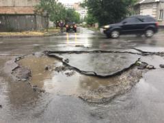 Ливень частично парализовал жизнь в Запорожье