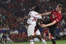 Milan and Manchester United have punched 26 penalties, the English were luckier