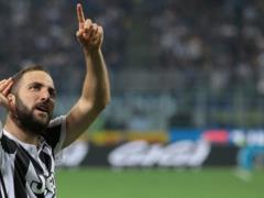 Representatives of Chelsea arrived to negotiate with Juventus and Milan
