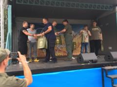 Without costumes, but with a sold-out: the actors of the studio  Quarter 95  performed before the soldiers