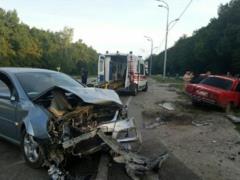 В Харькове не разминулись Opel и ВАЗ: двое пострадавших, машины восстановлению не подлежат