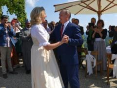 На Україні вимагають покарання для Австрії за весільний танець Путіна