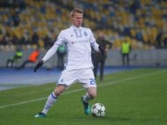 Защитника  Динамо  облили пивом во время матча с  Аяксом 