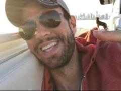 Funny father Enrique Iglesias showed how entertained his  serious audience 