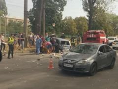В Харькове столкнулись ВАЗ и Volkswagen, оба водителя госпитализированы
