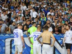 Fans of  Dynamo  after the shameful defeat of the  Carpathians  caused the players to a man s conversation