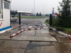 Auto, trying to break from Poland to Ukraine, knocked down two barriers on the PP  Krakovets 