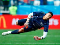 Germany - France: Areola debuts in the  tricolor 