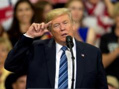 Не выдержал: Трамп уснул во время критики Обамы