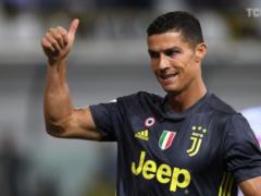 Ronaldo showed the steel press under the scorching sun on the yacht