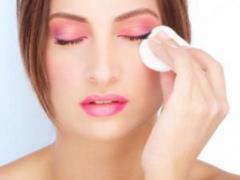 How to properly remove makeup from the eyes